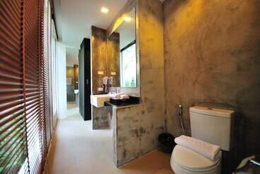 هتل Lae Lay Suites