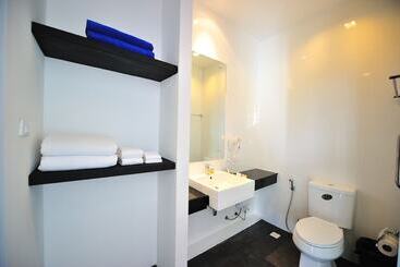 هتل Lae Lay Suites