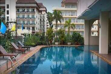 هتل Mike Beach Resort