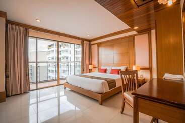 هتل Mike Beach Resort