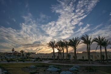 هتل Onatti Beach Resort   Marsa Alam