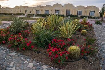 هتل Onatti Beach Resort   Marsa Alam