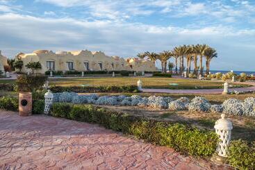 هتل Onatti Beach Resort   Marsa Alam