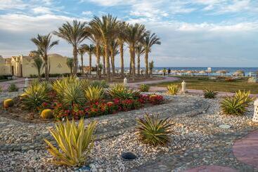 هتل Onatti Beach Resort   Marsa Alam