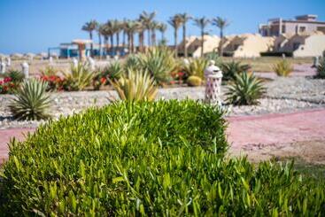 هتل Onatti Beach Resort   Marsa Alam