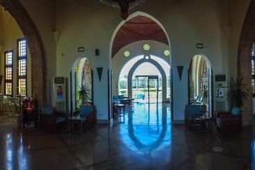 هتل Onatti Beach Resort   Marsa Alam