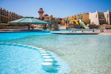 هتل Onatti Beach Resort   Marsa Alam