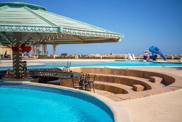 هتل Onatti Beach Resort   Marsa Alam