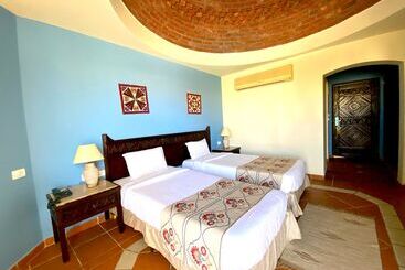 هتل Onatti Beach Resort   Marsa Alam