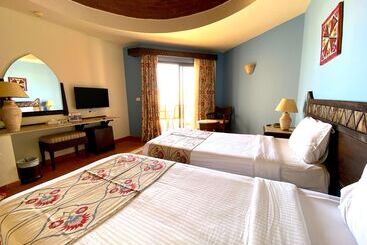 هتل Onatti Beach Resort   Marsa Alam