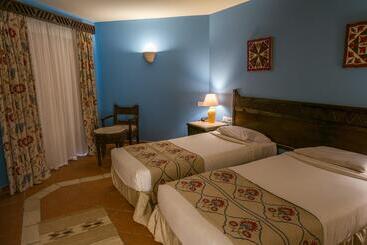 هتل Onatti Beach Resort   Marsa Alam