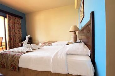 هتل Onatti Beach Resort   Marsa Alam
