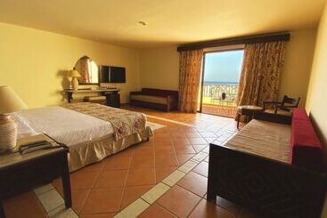 هتل Onatti Beach Resort   Marsa Alam
