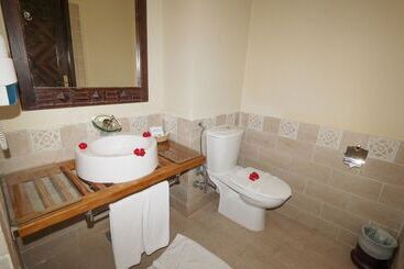 هتل Onatti Beach Resort   Marsa Alam
