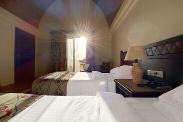 هتل Onatti Beach Resort   Marsa Alam