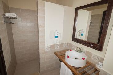 هتل Onatti Beach Resort   Marsa Alam