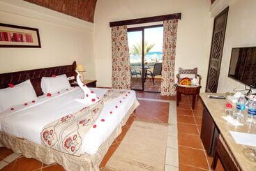 هتل Onatti Beach Resort   Marsa Alam