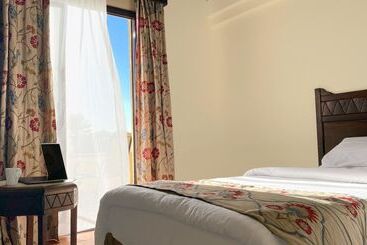 هتل Onatti Beach Resort   Marsa Alam