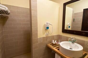 هتل Onatti Beach Resort   Marsa Alam