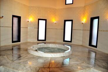 هتل Onatti Beach Resort   Marsa Alam