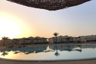 هتل Onatti Beach Resort   Marsa Alam