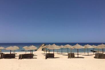 هتل Onatti Beach Resort   Marsa Alam