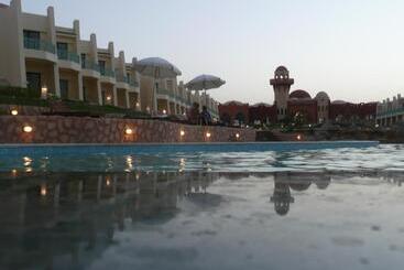 هتل Onatti Beach Resort   Marsa Alam
