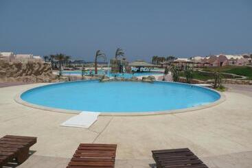 هتل Onatti Beach Resort   Marsa Alam