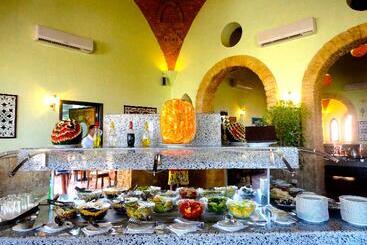 هتل Onatti Beach Resort   Marsa Alam
