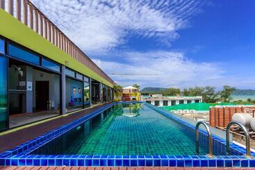 هتل Patong Beach Side