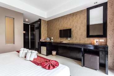 هتل Patong Beach Side
