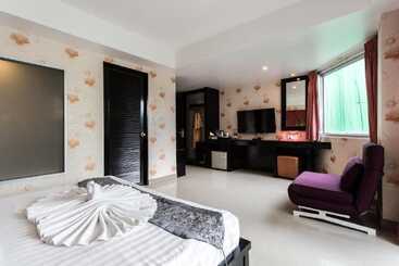 هتل Patong Beach Side