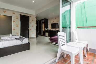 هتل Patong Beach Side