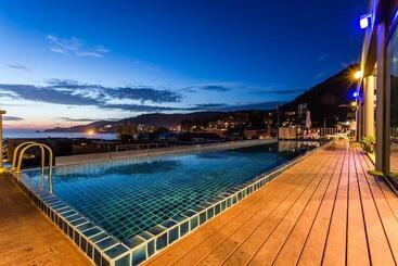 هتل Patong Beach Side