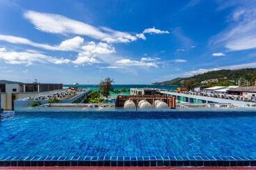 هتل Patong Beach Side