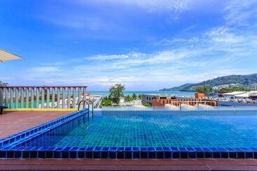 هتل Patong Beach Side