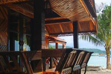هتل Phi Phi Sand Sea View Resort