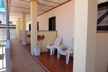 هتل Phi Phi Sand Sea View Resort