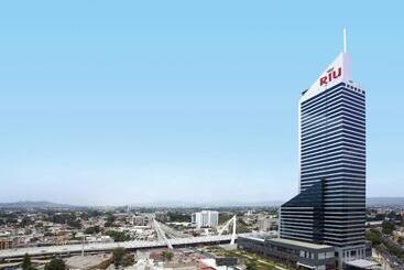 Отель Riu Plaza Guadalajara