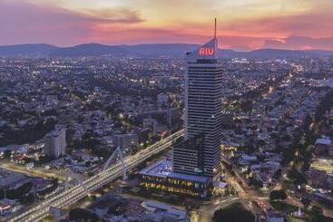 Отель Riu Plaza Guadalajara