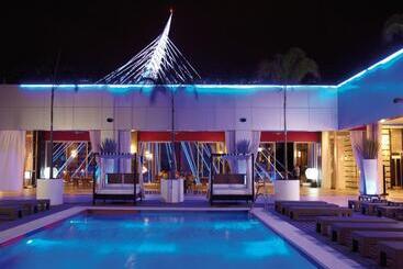 Отель Riu Plaza Guadalajara