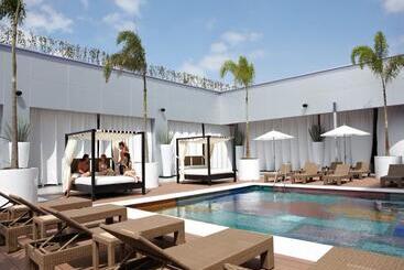 Отель Riu Plaza Guadalajara