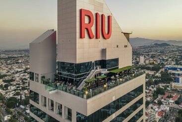 Отель Riu Plaza Guadalajara