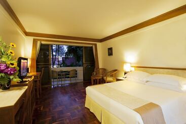 Safari Beach Hotel   Sha Extra Plus