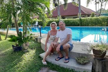 호텔 D&k Smiley Phuket Resort