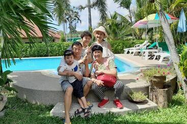 酒店 D&k Smiley Phuket Resort