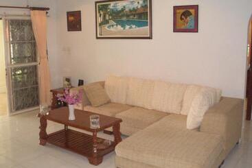酒店 D&k Smiley Phuket Resort