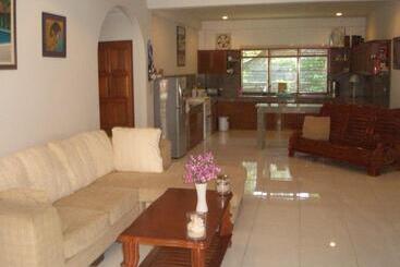 酒店 D&k Smiley Phuket Resort