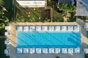 هتل So Nice Club Resort