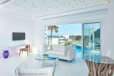 هتل So Nice Club Resort